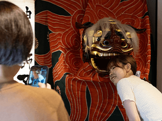 獅子にかまれるとご利益UP？